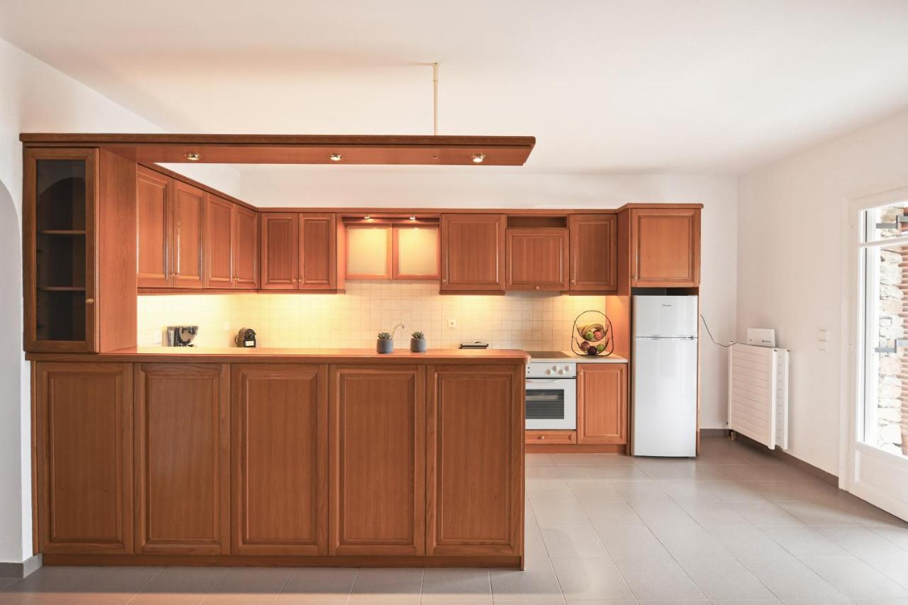 Amazing 2 Bedroom Apartment Overlooking The Marina Of Vourkari Exterior foto
