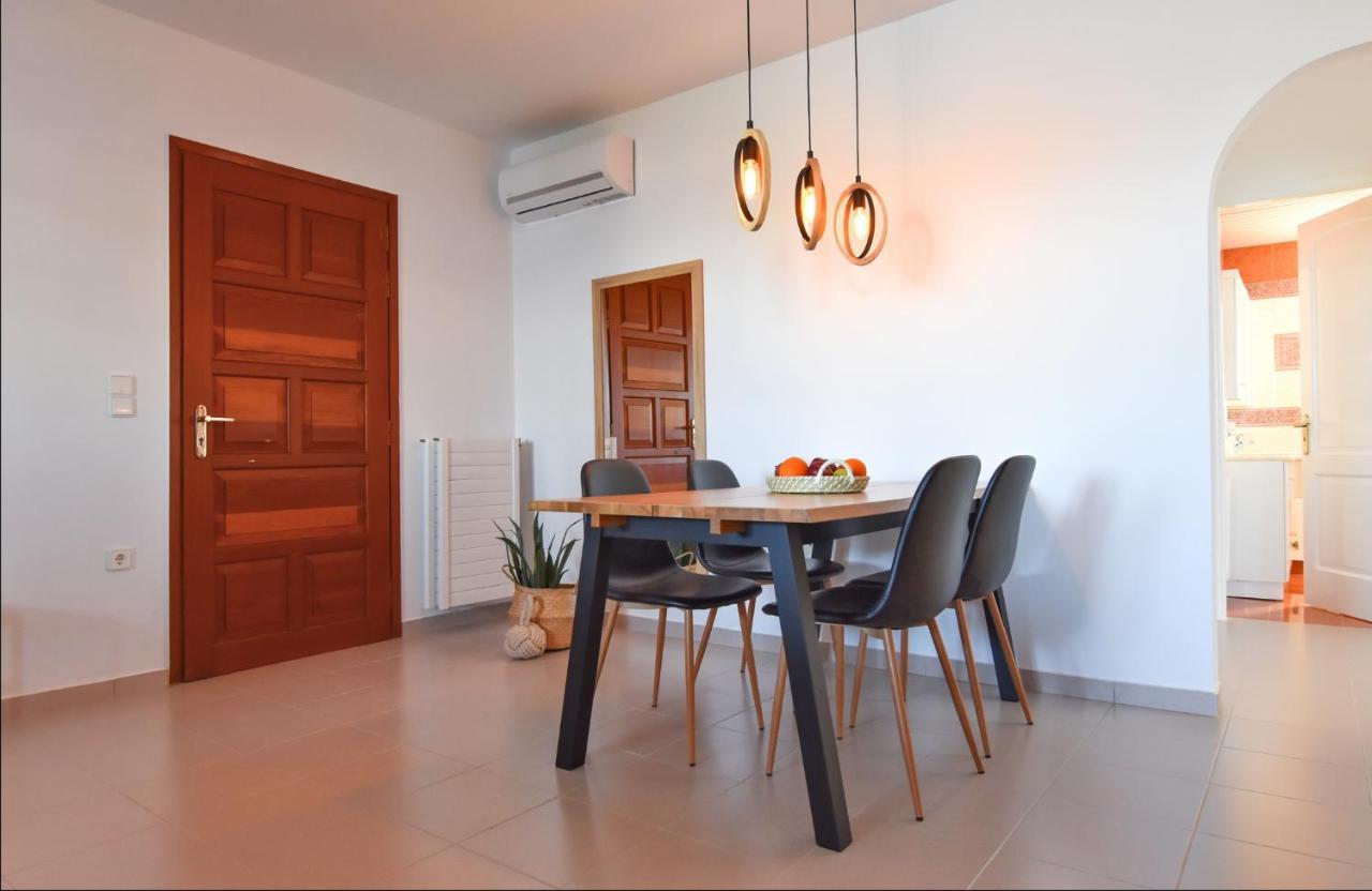 Amazing 2 Bedroom Apartment Overlooking The Marina Of Vourkari Exterior foto