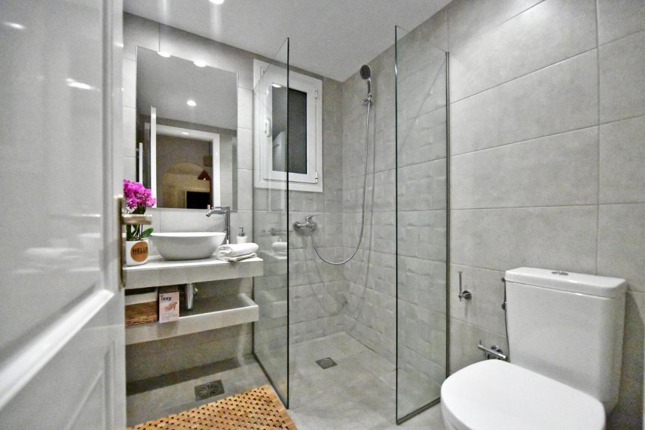 Amazing 2 Bedroom Apartment Overlooking The Marina Of Vourkari Exterior foto